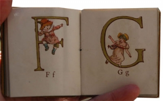: GREENAWAY, Kate, Kate Greenaway's Alphabet, Londres, George Routledge & Sons, 1885